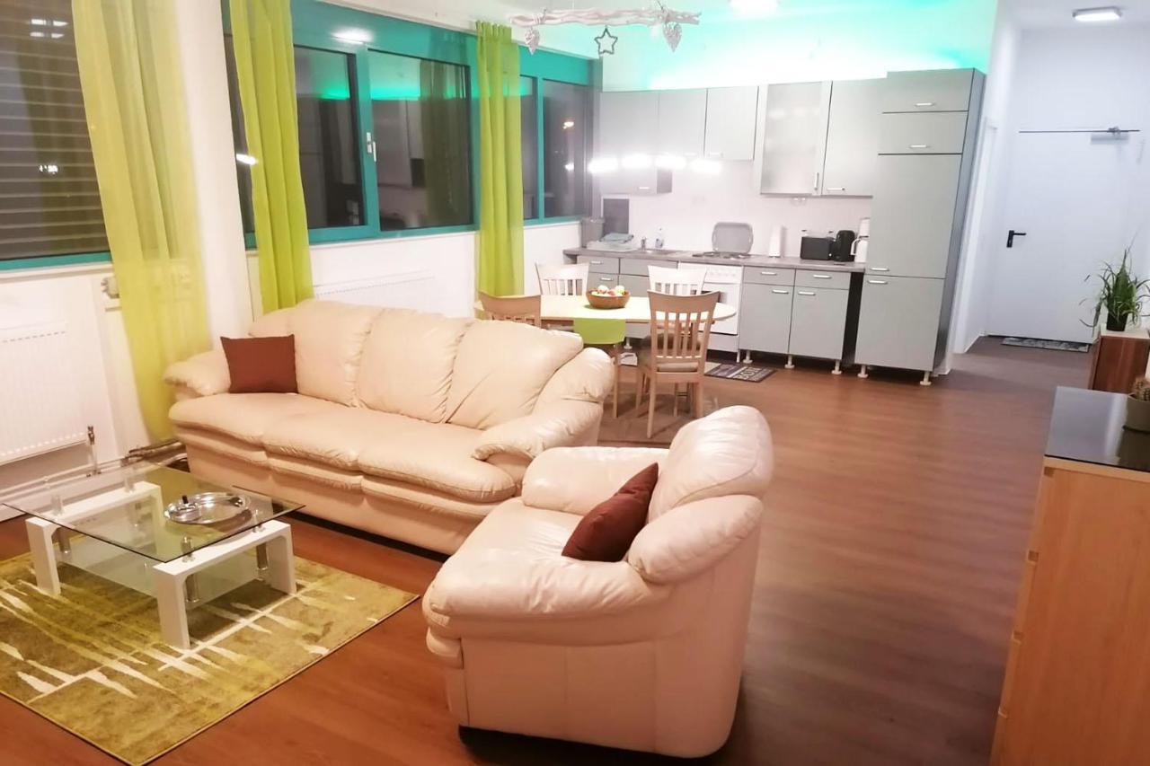 Gemuetliche Apartments In ニーダードルフェルデン エクステリア 写真